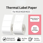 Deux rouleaux d'étiquettes blanches rectangulaires et rondes, annoncées résistantes à l'eau et à l'huile