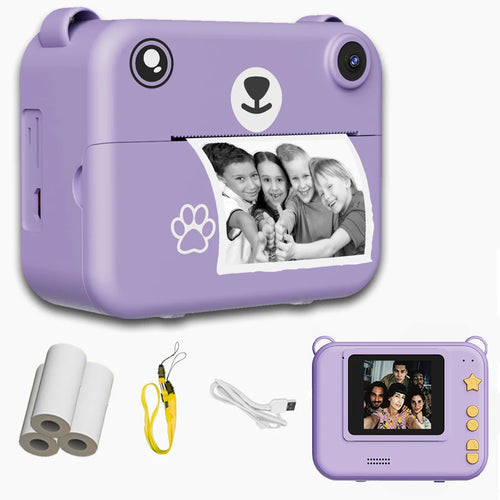 Appareil ourson violet imprimant une photo de quatre enfants, avec rouleaux de papier, dragonne jaune, câble USB et vue de dos à l'écran allumé sur un portrait de groupe