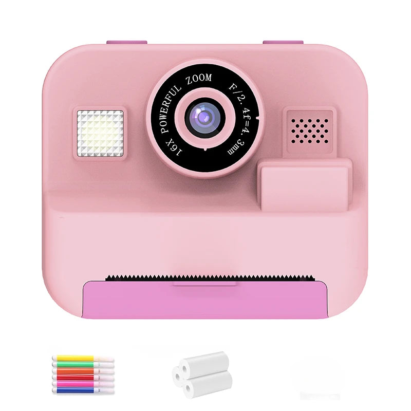 Appareil photo imprimante thermique rétro rose vu de face, avec des feutres de couleur et des rouleaux de papier thermique