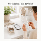 Imprimante B21 Pro posée sur un coin de plan de travail, étiquetage de flacons de cuisine