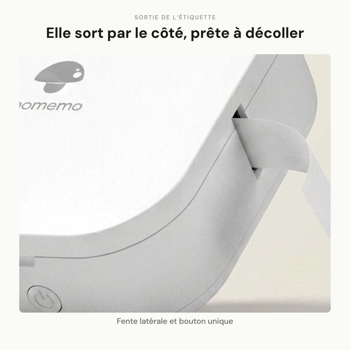 Gros plan sur la fente de sortie latérale de l'imprimante et son bouton unique