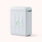 Imprimante thermique portable design NIIMBOT D110M bleu pastel, étiqueteuse Bluetooth vue de trois quarts