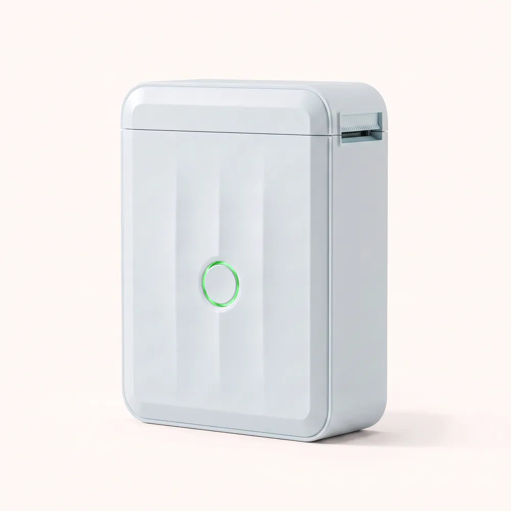 Imprimante thermique portable design NIIMBOT D110M bleu pastel, étiqueteuse Bluetooth vue de trois quarts
