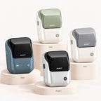 Les 4 coloris de l'imprimante thermique portable sur podiums : vert, gris, bleu, argent
